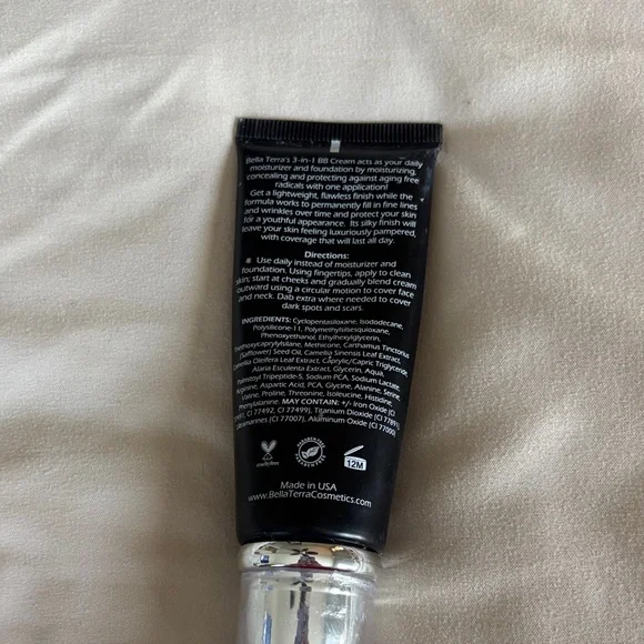 Mineral BB Cream - Black - Picture 2 of 2